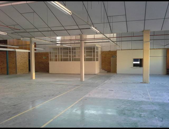 1,056M² WAREHOUSE TO LET IN MAITLAND